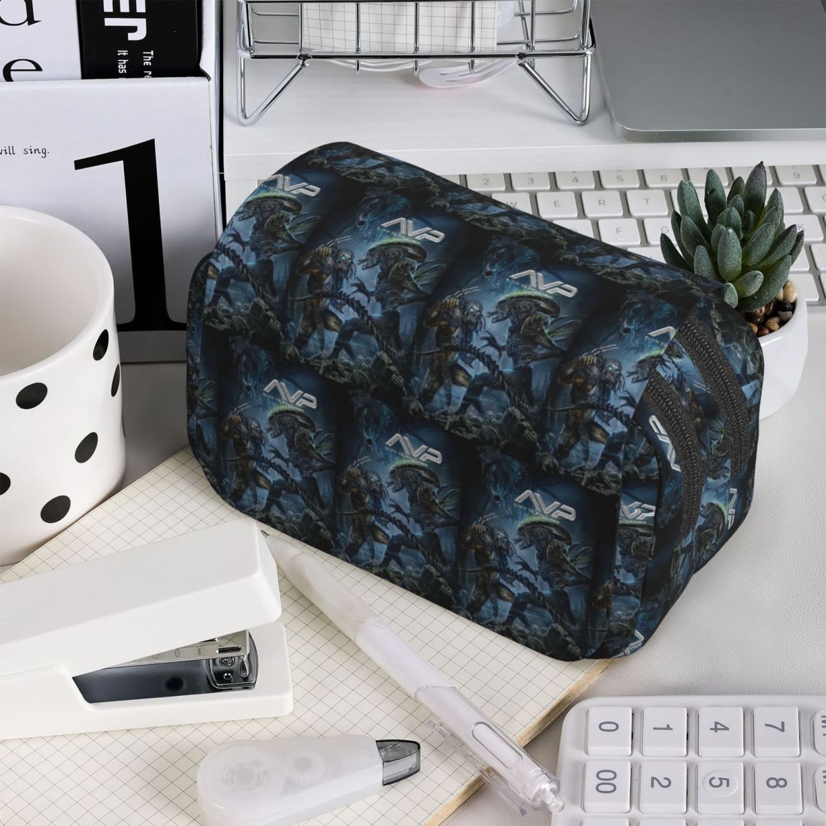 Astuccio per matite Alien Vs P - Office Supply Vs Stationery recensione e prezzo
